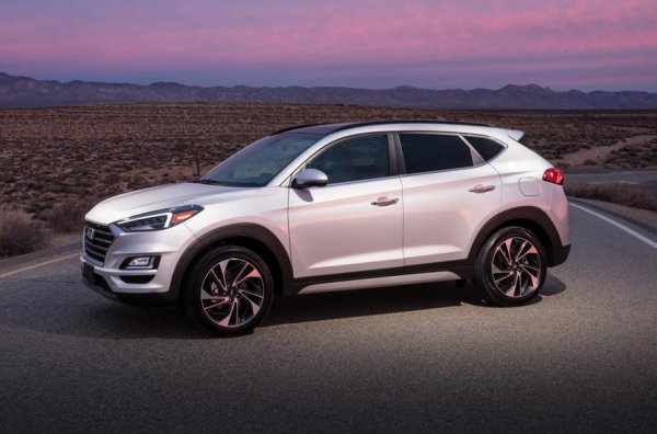 Корейският автомобил се радва не само на добро търсене в САЩ, където през миналата година от него бяха продадени 137 381 бройки. Той печели в класа си, като изпреварва Kia Sportage и Chevrolet Equinox.