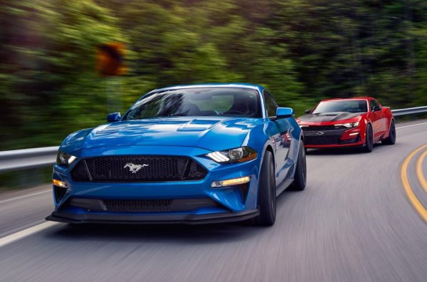 В този клас легендарният модел е абсюлютен победител, като дори няма съперници. Mustang е най-продаваният спортен автомобил в света, а сега получава и високи оценки за качеството си.