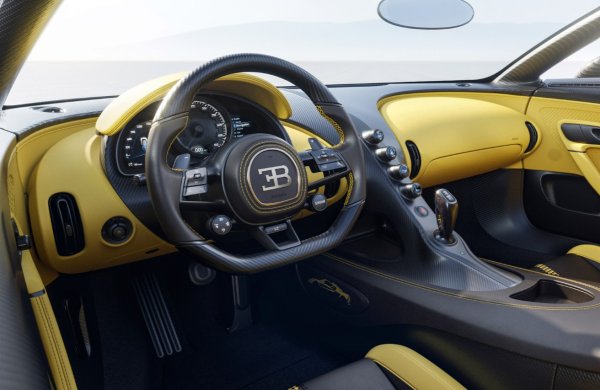 Това е последният модел на марката с W16 двигател. Осемлитровият агрегат с четири турбини развива 1600 к.с. сили и 1600 Нм. Той дава възможност да се достигнат 420 км/ч.
