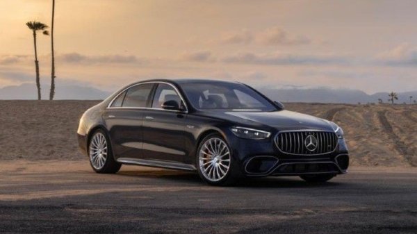 Мястото на флагмана на марката в този списък едва ли е изненадващо, тъй като дори в топ-версиите си този модел губи до 48% от цената си след 5 години. Точно както при CLS, причината тази амортизация да е толкова вредна се дължи на първоначалната цена на самия модел.

В момента чисто нова S-Class струва около 120 000 долара, но с екстрите сумата надминава 200 000 долара. А това означава, че при евентуално препродажба след 5 години собственикът ще е загуби около 100 000 долара. Затова е по-добре да се избягва този модел, освен ако някой няма излишни пари за харчене.
