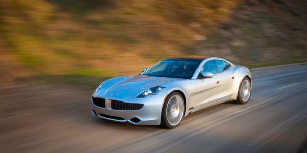 Tesla е първото име, което се появява в главата на всички, когато се говори за електрически превозни средства от преди десетина години. Именно Fisker Karma обаче показва, че колите на ток имат потенциал, което се случва в наши дни. Въпреки спортния си външен вид обаче, той е прекалено бавен.

Максималната скорост на Karma е едва 200 км/ч, което не е достатъчно за да оправдае високата цена от 100 000 долара. Това е и една от причините, поради които компанията-производител фалира през 2013 година.