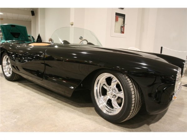 Доработен Chevrolet Corvette C1 oт 1957 година