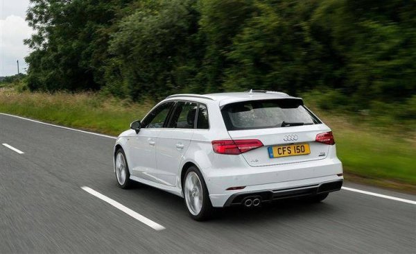 Среден процент проблеми: 9,5%
Среден пробег: 91 000 км
В края на 2016 третото поколение на А3 (Typ 8V) получи фейслифт, отличаващ се най-вече с харатерната чупка върху предните светлини. Тук вече ги няма проблемите с разтягащите се ангренажни вериги на малките бензинови мотори. При някои серии с 1.2 турбо има фабрично зле закрепена горивна рейка. 
Ако колата е автоматик, проследете дали е получила специалния ъпдейт на софтуера на S-tronic. Имаше сервизни акции за неправилно залепени стъкла, както и друг голям ъпдейт за инфомационната система MMI. 
