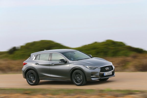 Infiniti Q30
