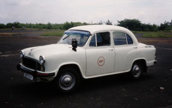 Завръщането в 50-те години се случва благодарение на индийската версия на Morris Oxford &ndash; Hindustan Ambassador, като производството беше прекратено през 2014 след 56 успешни години.
