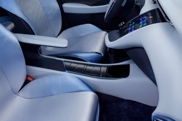 Toyota FCV-R Concept - автомобил задвижван с водород