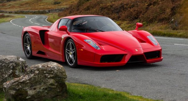 Това е един от най-редките автомобили на марката, от който са произведени едва 400 бройки. При него смяната на маслото става само в оторизирани сервизни центрове на Ferrari, които разполагат с необходимото оборудване. Цената от 1400 долара не изглежда толкова висока за цена на автомобил от такава класа.