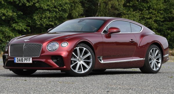 Любимият автомобил на много знаменитости по света също трябва да посети оторизиран сервиз на марката за смяна на маслото, която е сравнително евтина на фона на останалите модели в този списък - 500 долара. Самата процедура не е сложна, но се налага тя да се извърши в специален сервиз, за да бъде запазена гаранцията на автомобила.