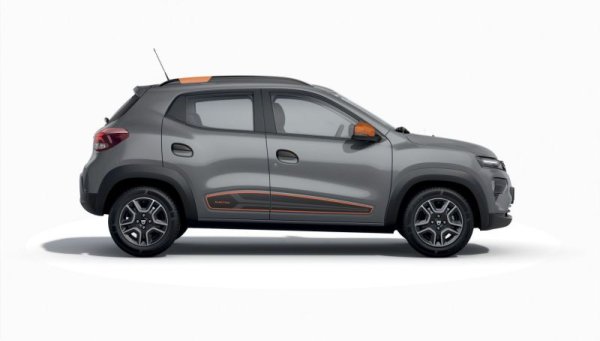 Произвежданият в Китай модел понастоящем е най-достъпният електромобил на европейския пазар (макар цената му за България да скочи от 33,000 лева преди година до цели 39,600 лева сега). В ценоразписа на вносителя не е посочена себестойността на 27-киловатчасовата батерия. В някои форуми срещнахме цени от сорта на 1300 евро за батерията (по 48 евро за киловатчас) и 200 евро за труд. В германската дилърска мрежа на Dacia обаче подмяната на батерията се оценява на 6769.65 евро. За повечето пазари в Европа истината е някъде по средата. 
