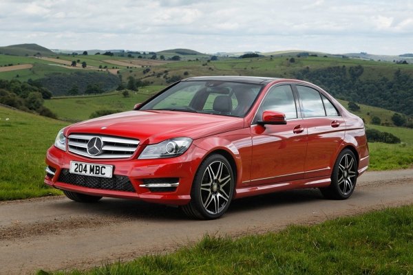 Рейтинг на надеждност: 67,5%

Бензиновите и дизеловите версии на по-старата C-Class страдат от сходен брой неизправности &ndash; съответно 33% и 34%. Проблемите с двигателя са най-честата жалба от собствениците модела с дизелови двигатели, следвани от спирачките, електричеството, ауспуха и окачването.