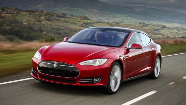 Рейтинг на надеждност: 67,5%

Model S е най-склонната към проблеми Tesla, която можете да закупите - собствениците на 64% от колите съобщават за повреди през последните 24 месеца. Най-често те са свързани с  каросерията, 12-волтовата батерия и други електрически системи. Също така се отчитат проблеми с климатика, сателитната навигация и окачването.