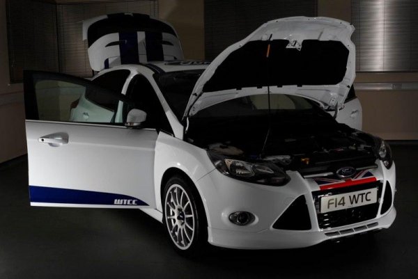 Ford Focus WTCC Limited Edition - модел за обществените пътища, базиран на Focus Zetec S 