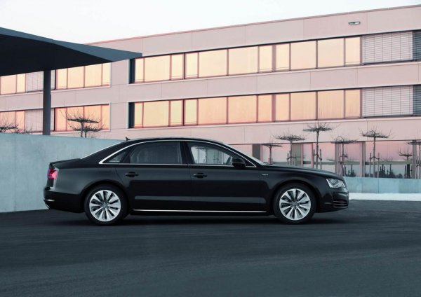 Audi A8 L Hybrid 