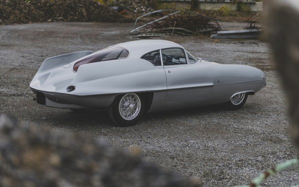 Всъщност трите шедьовъра на Скалионе, бъдещия създател и на Alfa 33 Stradale, бяха продадени на един и същи търг на Sotheby's, и получиха обща цена от 14.85 милиона долара. Това прави по 4.95 милиона за всяка. 
