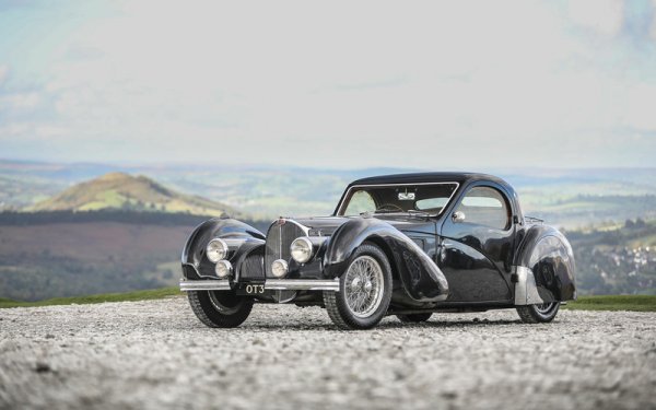 Много познавачи смятат този автомобил за връх в предвоенния дизайн. Съществуват само 17 бройки, което обяснява и продажната цена от 7.88 млн. лири в търга на Gooding & Co. 
