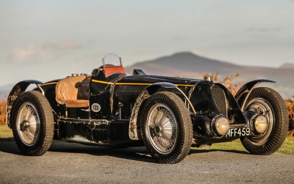 Абсолютният рекордьор за 2020 година, продаден за 9.535 млн. лири (10.7 млн. евро). Смятан за най-добрия състезателен модел на оригиналната компания Bugatti, този конкретен автомобил е бил собственост на белгийския крал Леополд и е печелил Гран при на Белгия с Рене Драйфюс зад волана. 
