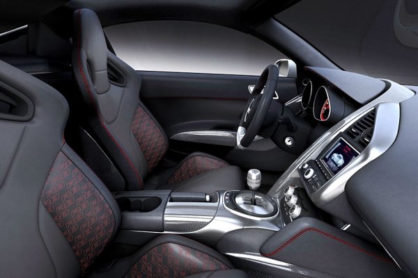 R8 V12 TDI притежава уникален интериор...