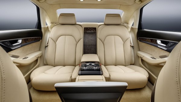 Audi A8 с шест врати 