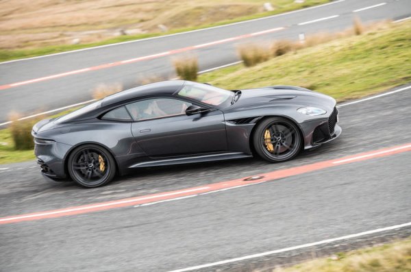 В случая целта беше не просто да се създаде автомобил, който превъзхожда оригинала от 60-те години, но и да се съживи духа на „експреса за джентълмени”.