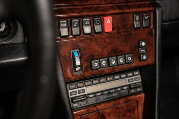 Само допреди няколко години 500Е беше пренебрегван от колекционерите, и не беше проблем да се намери екземпляр за под 10 000 евро. Напоследък обаче цените се устремиха нагоре - в последните месеци два 500Е се продадоха в Германия съответно за 42,000 и 79,000 евро, а в Съединените щати търговете тази година стигнаха до цени между 32,000 долара (за автомобил от 1992 на повече от 200,000 км) и 87,000 долара (за бройка от 1994 с пробег 77,000 км). 
