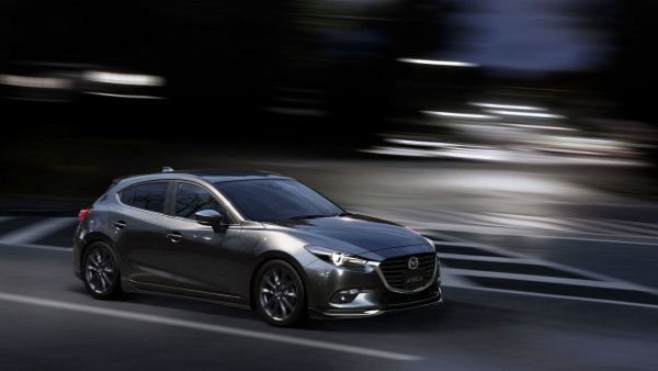 Обновената Mazda3 (Axela) за пазара на Япония