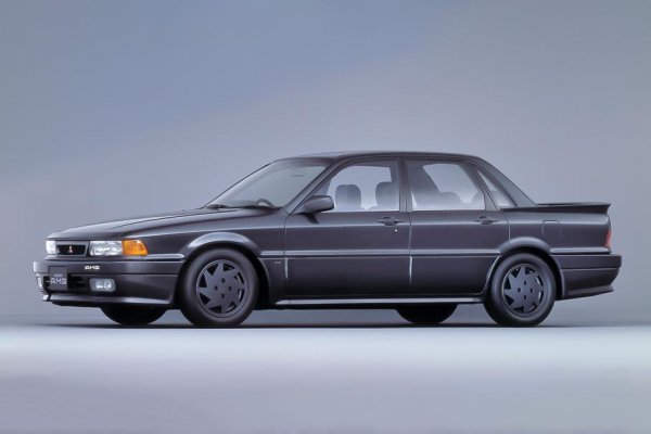 Тевтонски "доспехи" са носени от второто поколение Debonair със стандартно междуосие, а по-късно и във версията Royal 150 с увеличено със 150 мм разстояние между осите. Технически седаните останали стандартни - същият трилитров V6, същото окачване и спирачни системи. И се предлагали най-вече за японския пазар.