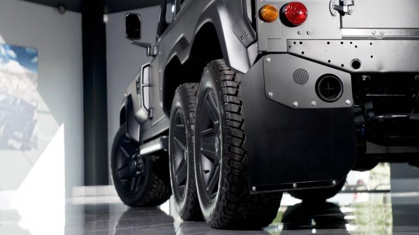 Flying Huntsman - доработен Land Rover Defender от Kahn Design 