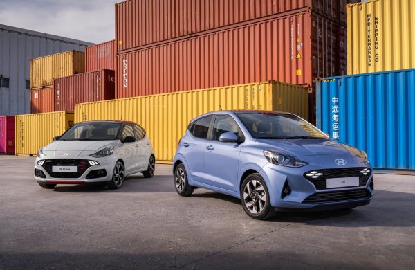 Най-малкият модел на корейския производител засега остава в гамата. Той дебютира още през 2007 г., като в момента на пазара е неговото трето поколение, което излезе през 2019 г. 

Миналата година Hyundai i10 претърпя фейслифт, като гамата от двигатели включва предимно бензинови мотори с обем 1,0 и 1,2 литра, но има 1,2-литров дизел.
