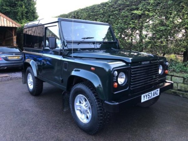 Година на производство &ndash; 2003, модел - 90 2.5 TD5 Hard Top, пробег от 90 000 мили, цена &ndash; 8000 паунда.

Това е един голям и неудобен камион, който не е особено приятен за каране. Или ще се влюбите в тази кола или ще я намразите. Най-добрият вариант е с 2,2-литров дизел, но се уверете, че скоростната кутия е наред.