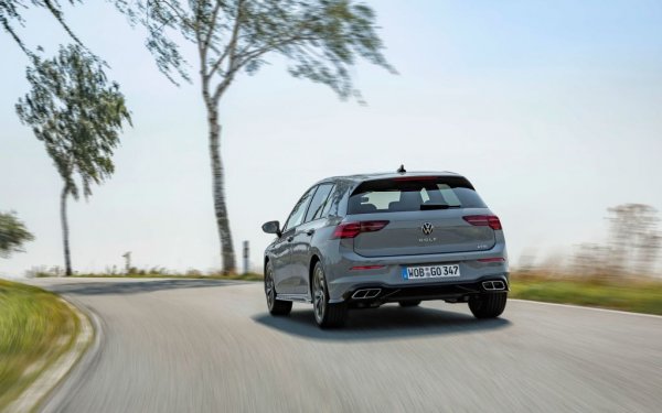 Германският хечбек е традиционен лидер на този пазар, но сега Renault Сlio доста скъсява преднината му (6457 срещу 6162 автомобила). Следват Mercedes A-class, Renault Captur, Citroen C3 и произвежданото в Белгия Volvo XC40. 
