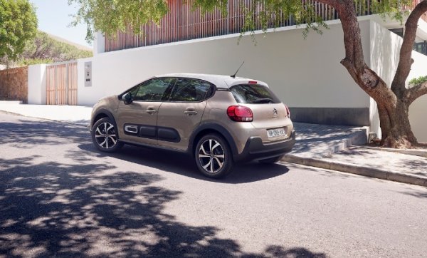 Дания е един от най-платежоспособните, но също и най-скъпите автомобилни пазари в Европа, което обяснява и първото място на бюджетния френски модел, с 4906 продажби. В шестицата са още Peugeot 208, Ford Kuga, Nissan Qashqai, Toyota Yaris и Renault Clio. Седем от десетте най-продавани коли са малки градски автомобили клас А и Б. 
