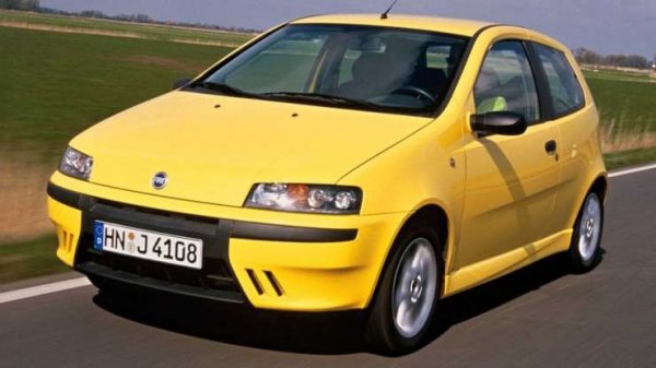 Предната оптика на мощния MG XPower SV например, е взета от второто поколение на хечбека Fiat Punto без почти никакви промени.