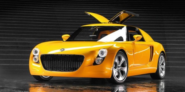 Има много неща за харесване в този страхотен на вид малък автомобил. Представен е през 2005 година, като използва 1,5-литров дизелов двигател с мощност 136 конски сили и филтър за твърди частици, което по това време е голяма работа.
Характеристиките на мотора може да не са толкова впечатляващи, но теглото на EcoRacer е само 850 килограма и ускорението от 0 до 100 км/ч отнема 6,3 секунди.