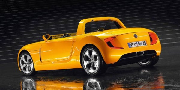 Максималната скорост е 225 км, но голямото му предимство е, че на теория харчи малко над 3 л/100 км. Трябва да се отбележи и покривният панел, който при сваляне маха и предно стъкло.