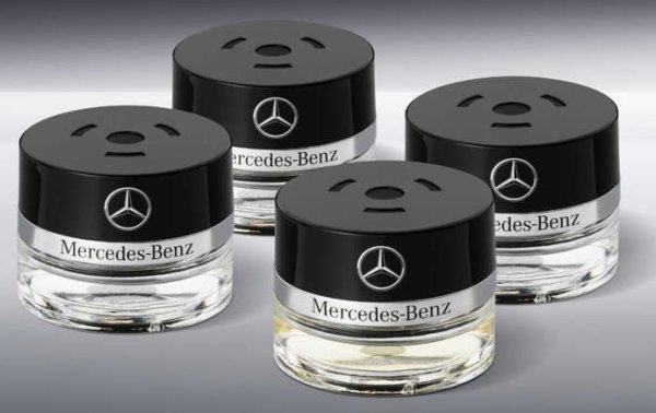 Mercedes въведе една новост в някои автомобили &ndash; луксозна система за освежаване на въздуха. Позволява ви да избирате от различни фантастични аромати. Но като се замислите, това наистина е просто скъпа екстра. Нормалните освежители за въздух вършат същата работа за много по-малко пари. 

Тази система е само за показност и не добавя нищо важно към вашия автомобил. Това е типичен луксозен артикул, който струва много, но всъщност не е необходим. Можете да поддържате колата си миришеща на свежест, без да харчите цяло състояние.

