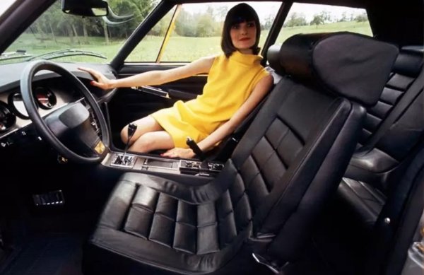 Въпреки всичко SM се радва на приличен интерес в САЩ - за което помага и безпрецедентното решение на Motor Trend да го избере за Кола на годината в Северна Америка (което никога дотогава не се е случвало на неамерикански автомобил). Компанията предлага и по-мощна версия специално за щатския пазар, с 3-литров вместо 2.7-литров двигател. 
 