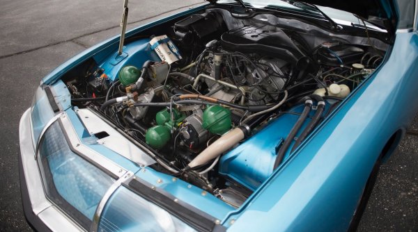 Основна причина за провала на SM, освен щатските регулации, е и започналата през 1973 петролна криза. Но някои експерти твърдят, че спадът в интереса тръгва още преди нея, към края на 1972, и е свързан с някои проблеми с поддръжката на автомобила. SM има сърцето на екзотична италианска кола - и то изисква в същата степен внимание, особено при периодичния реглаж на карбураторите Weber. От Citroen са забравили да предупредят клиентите, че и ангренажните вериги се нуждаят от редовно ръчно донастройване, а повечето автомонтьори от онази епоха в Европа нямат опит с 90-градусови V6 агрегати. 
