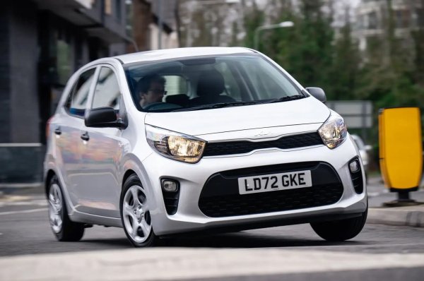 Този автомобил е евтин автомобил за застраховане, което го прави страхотна покупка. Неговият 1,0-литров двигател с 66 к.с. може и да не е мощен, но пък предлага нисък разход на гориво. Напълно очаквано тази кола не и от най-бързите, като ускорението от 0 до 100 кмч/ч отнема повече от 14 секунди.

Picanto има интелигентен интериор, спретнато управление и щедър списък с оборудване. Предлага се с електрически регулируеми странични огледала, тапициран с кожа волан, задни сензори за паркиране и 8,0-инчов сензорен екран за информационно-развлекателна система.
