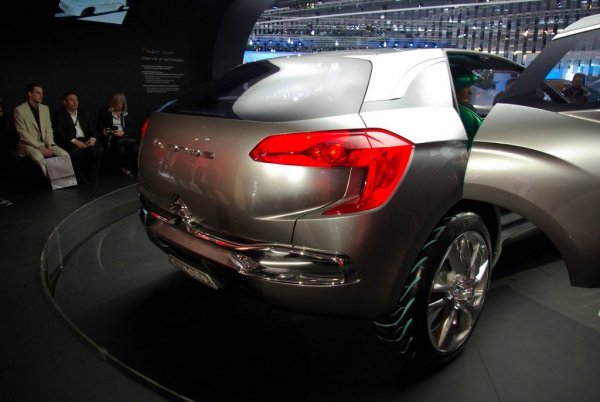 И Citroen Hypnos Hybrid HYmotion4 concept дебютира на автосалона в Париж
