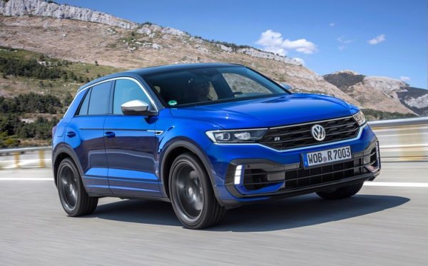 Главен двигател на автомобилния пазар на острова е туризмът и в частност рент-а-кар компаниите, което обяснява и защо в последната година продажбите драстично се свиха. Сега първи е T-Roc със 104 сделки за три месеца, и спад от 35% на годишна база. Следват Jeep Renegade с 90 и Nissan Juke със 74. Шесторката се допълва от VW T-Cross, Hyundai Tucson и Toyota CH-R. 
