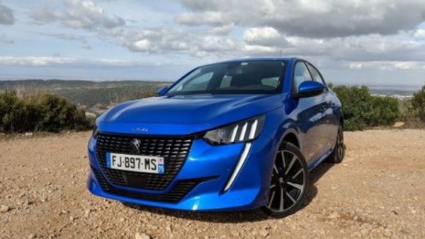 Новата 208-ца е най-продаваният модел изобщо в Европа тази година, така че не е изненада, че води и на домашния си пазар (15 977 бройки). Любопитното е обаче, че второто място не е за традиционния главен конкурент Renault Clio, а за Dacia Sandero (15 673 регистрации, точно 100% ръст на годишна база). После се нареждат Peugeot 2008, Renault Clio, Citroen C3, Peugeot 3008 и Renault Captur. Единственият модел на чуждестранна марка в Топ 10 е Toyota Yaris, на осмо място, но и тя също се произвежда на френска земя. 
