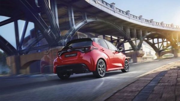 Южната ни съседка винаги е била много силен пазар за японските марки. Сега обаче първото място на Yaris (992 бройки, но 19% спад) изглежда в обхвата на втория - Peugeot 208. На трета позиция е Opel Corsa, следват Citroen C3, Toyota CH-R, Peugeot 2008, Renault Clio и Toyota Corolla. 
