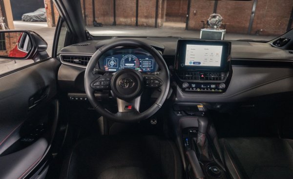 Истински хот хеч в старомодния смисъл на думата, тази машина дава повече мощност и стабилност от чудесната GR Yaris, изглежда достатъчно агресивно и няма да ви докара до фалит - стига да живеете в онези части на света, в които тя се продава. 
