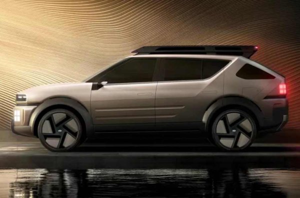 Ускорението от нула до 100 километра в час отнема 8 секунди, а от 80 до 120 - шест. Електрическата система може да захранва външни потребители: максималният енергиен резерв - приблизително 100 kWh, е достатъчен, за да поддържа живота на обикновена къща в продължение на десет дни.
