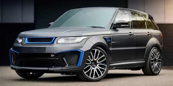 Range Rover SVR е доста екстремен SUV, с 542 конски сили и красив звук от ауспуха. Той е също така и невероятно скъп и не е много добра идея да напуска шосето. Project Kahn взима SVR и го прави още по-шокиращ, като инсталира широк боди комплект, предназначен да побере масивни 23-инчови джанти.
