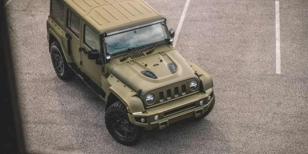 Както бе споменато, Jeep Wrangler е ключов модел за Kahn от самото начало. Стандартният Wrangler предлага огромен офроуд потенциал, но нивото му на лукс оставя много да се желае - нещо, което Kahn с удоволствие предлага на разумна цена, като в същото време напълно преработва екстериора. 
