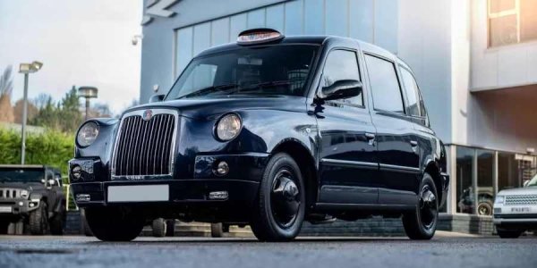 Наред с нюйоркското такси, лондонското е едно от най-разпознаваемите в света. Работейки с такъв символ на Великобритания, Kahn възприема тематичен подход, вдъхновен от Rolls-Royce.
