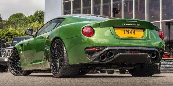 Когато журналисти от Auto Express тестват автомобила, те отбелязват, че той звучи "като никоя друга шосейна кола на планетата", макар цената от 400 000 паунда да ги шокира. Въпреки това, за тези, които могат да си го позволят, това е една от най-уникалните суперколи за парите си.
