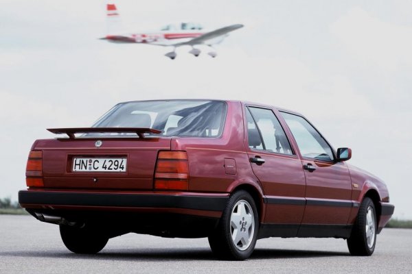 Получавайки този двигател, Thema 8.32 е принудена да се раздели с разумната си цена. Във Великобритания моделът струва близо 40 000 паунда, което е по-евтино от донора Ferrari 308, но пък е да пъти по-скъпо от Thema 16V Turbo, която развива 205 к.с. За 3 години са произведени и продадени около 4000 бройки от модела.