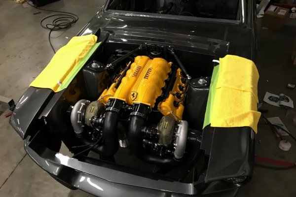 Допълнително италианският V8 получава две турбини и 6-степенна механична скоростна кутия. Покривът е снижен с 6,5 см, а въздухозаборниците за предната броня са направени на 3D-принтер.